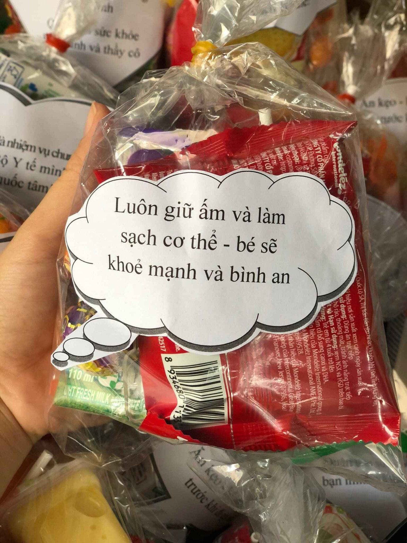 Đập lợn đất mua quà, trao yêu thương cho khu cách ly tập trung ảnh 4