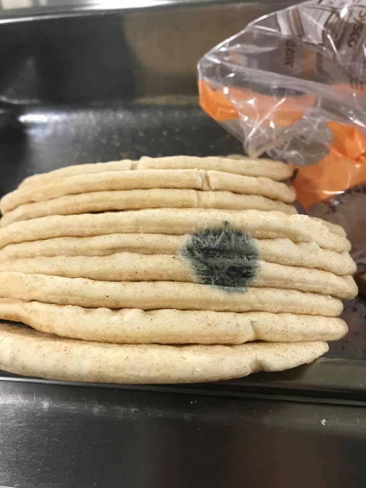 Cựu binh hé lộ hình ảnh bữa ăn tệ hại của lính Mỹ trên tàu chiến ảnh 4