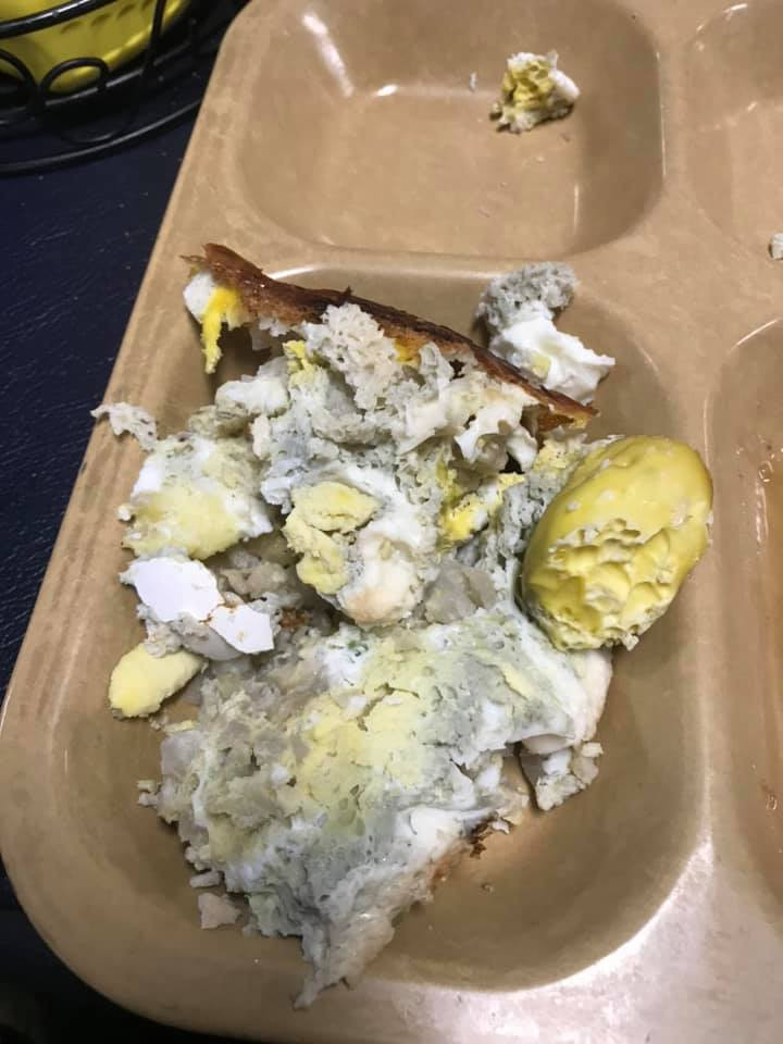 Cựu binh hé lộ hình ảnh bữa ăn tệ hại của lính Mỹ trên tàu chiến ảnh 3