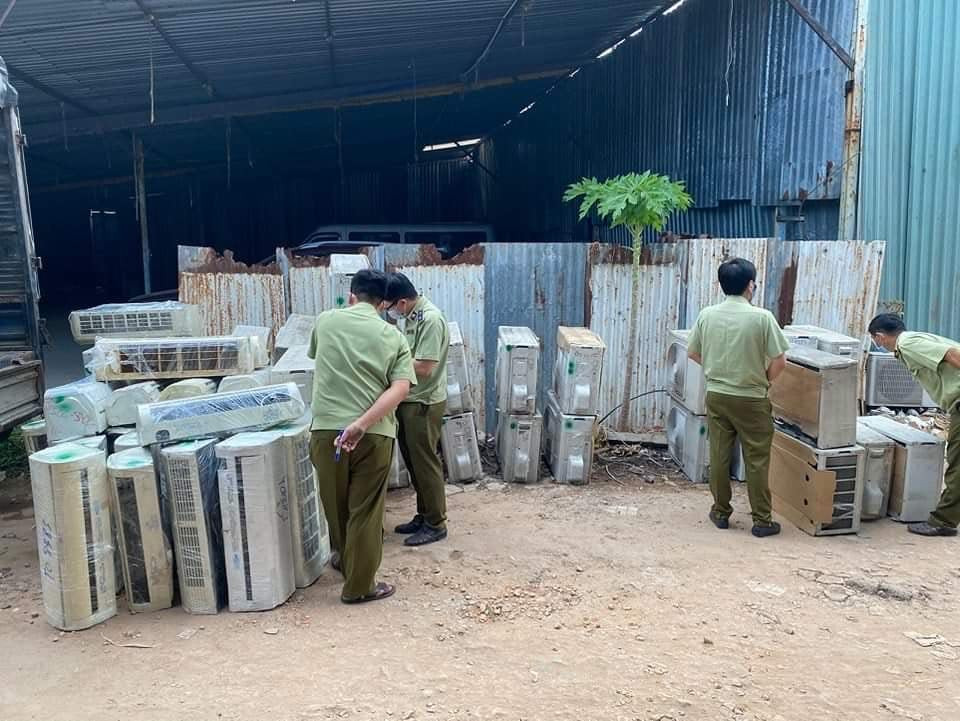 Đột kích kho hàng chứa gần 600 sản phẩm điện tử nội địa Nhật nhập lậu ảnh 1