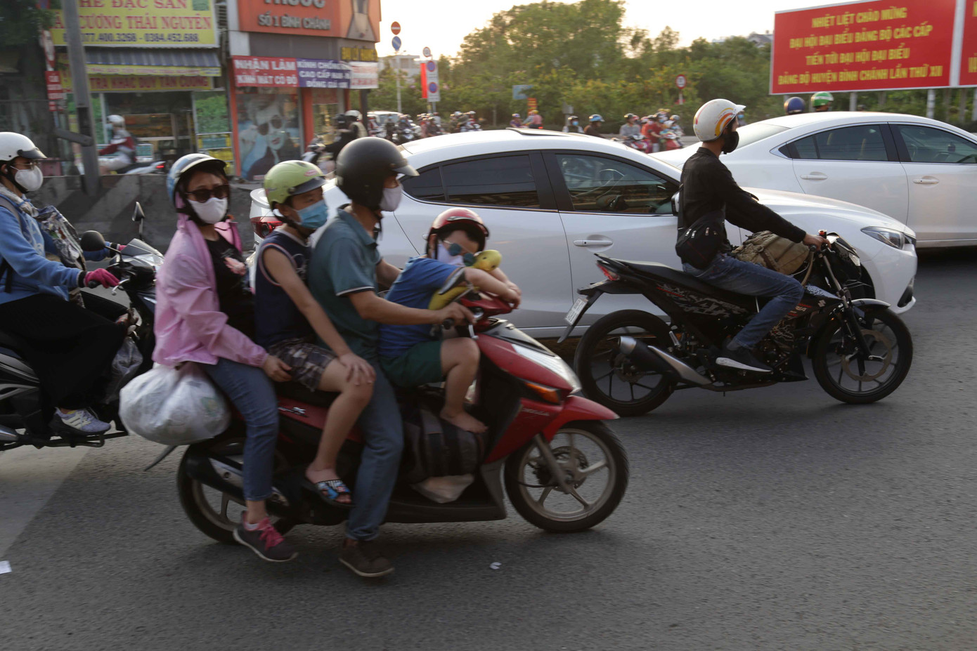 Người miền Tây ùn ùn trở lại sau kỳ nghỉ lễ, cửa ngõ Sài Gòn kẹt cứng ảnh 6
