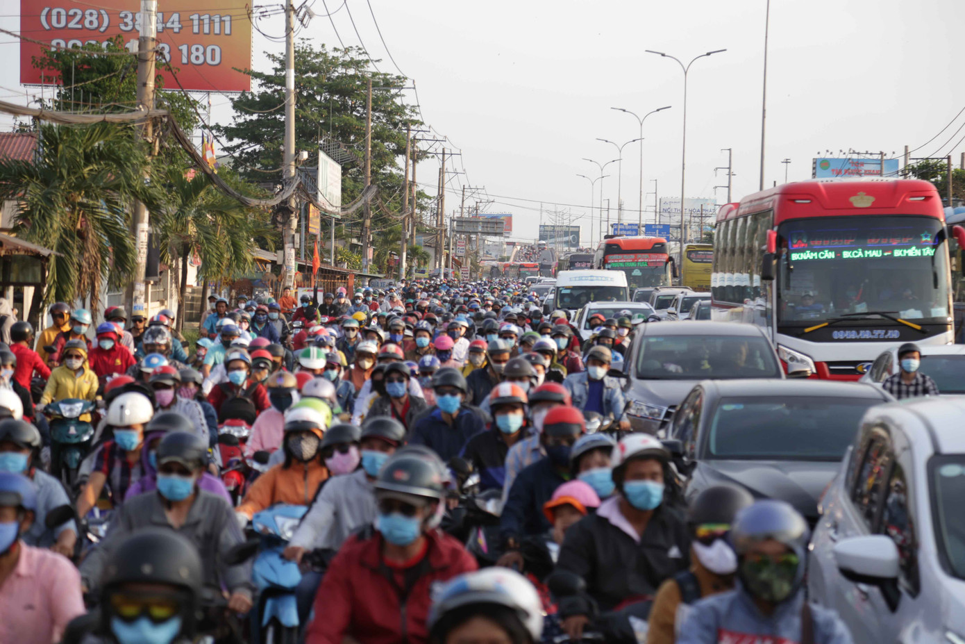 Người miền Tây ùn ùn trở lại sau kỳ nghỉ lễ, cửa ngõ Sài Gòn kẹt cứng ảnh 5