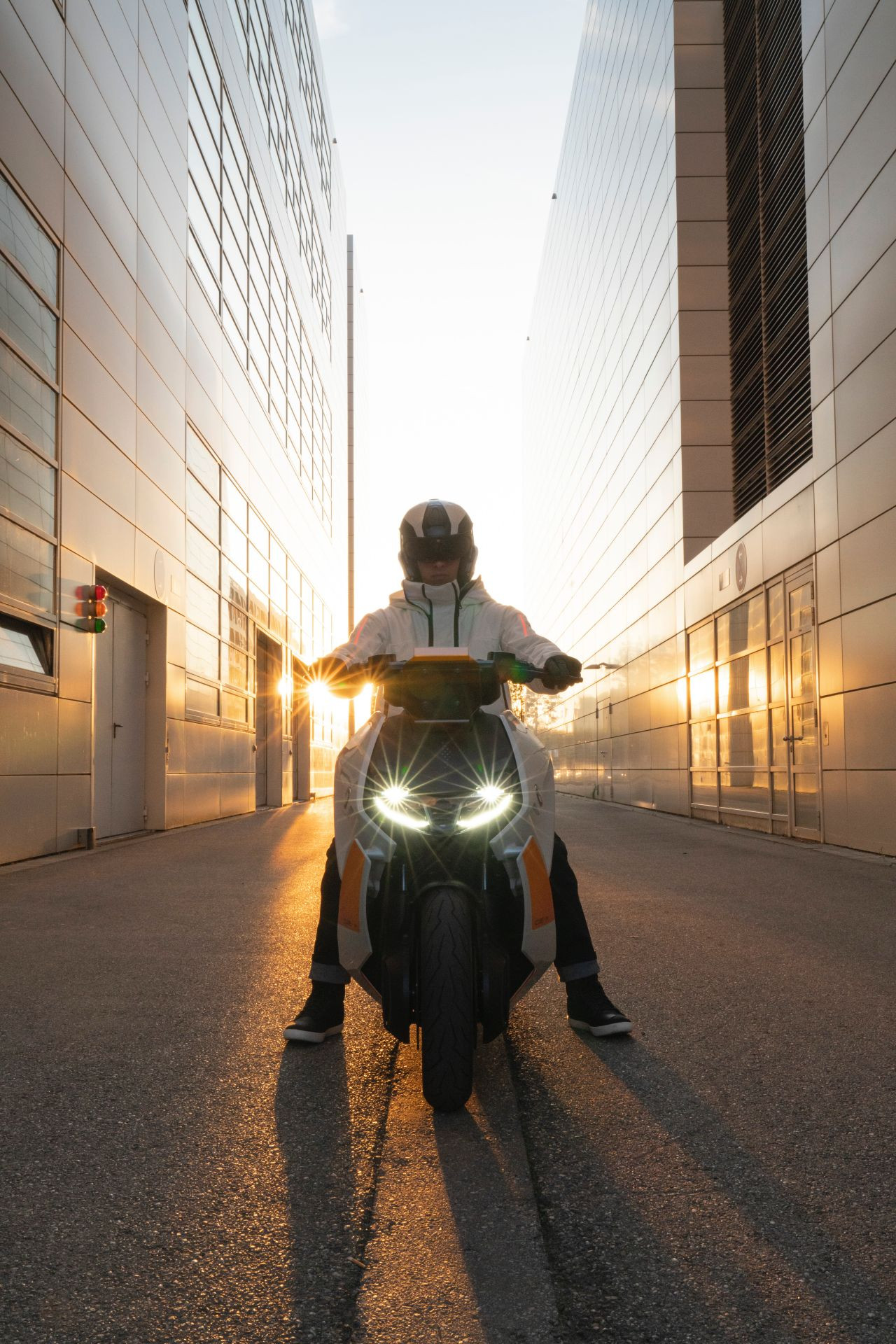 Xe tay ga sạc điện hỗ trợ kết nối smartphone ảnh 3