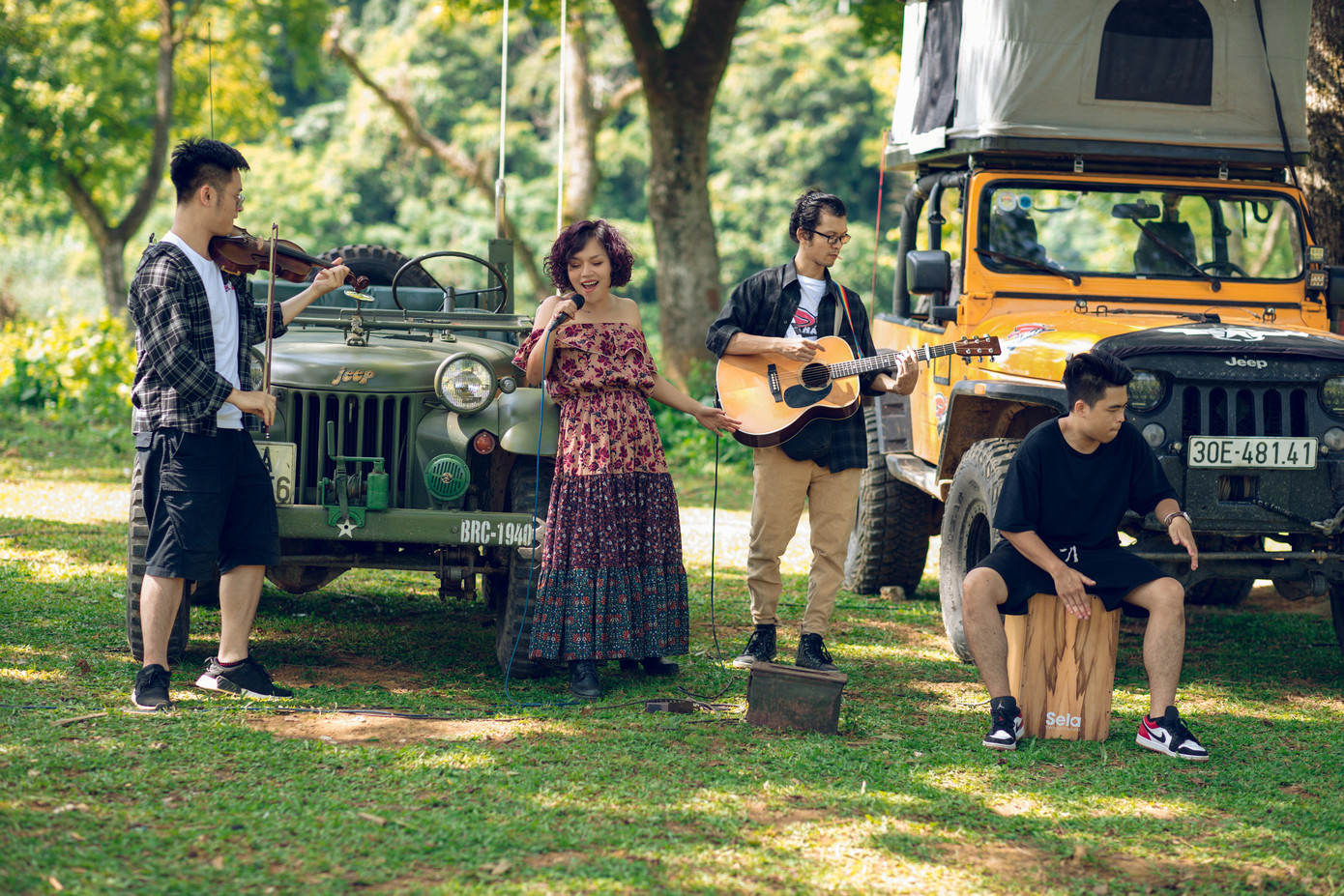 Thái Thùy Linh du ca với xe địa hình ảnh 2