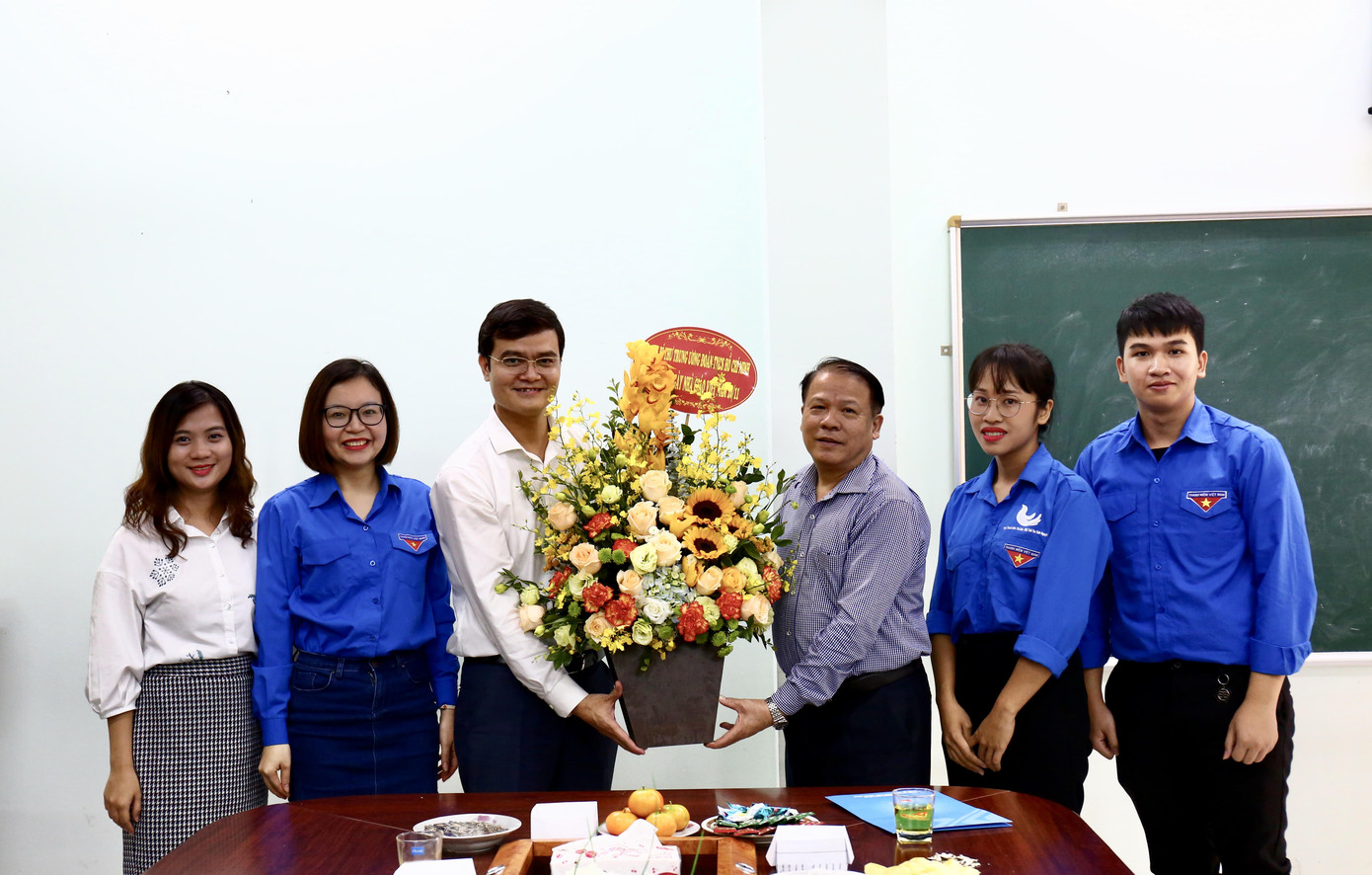 T.Ư Đoàn thăm, chúc mừng GS.TS Trần Văn Phòng ảnh 2