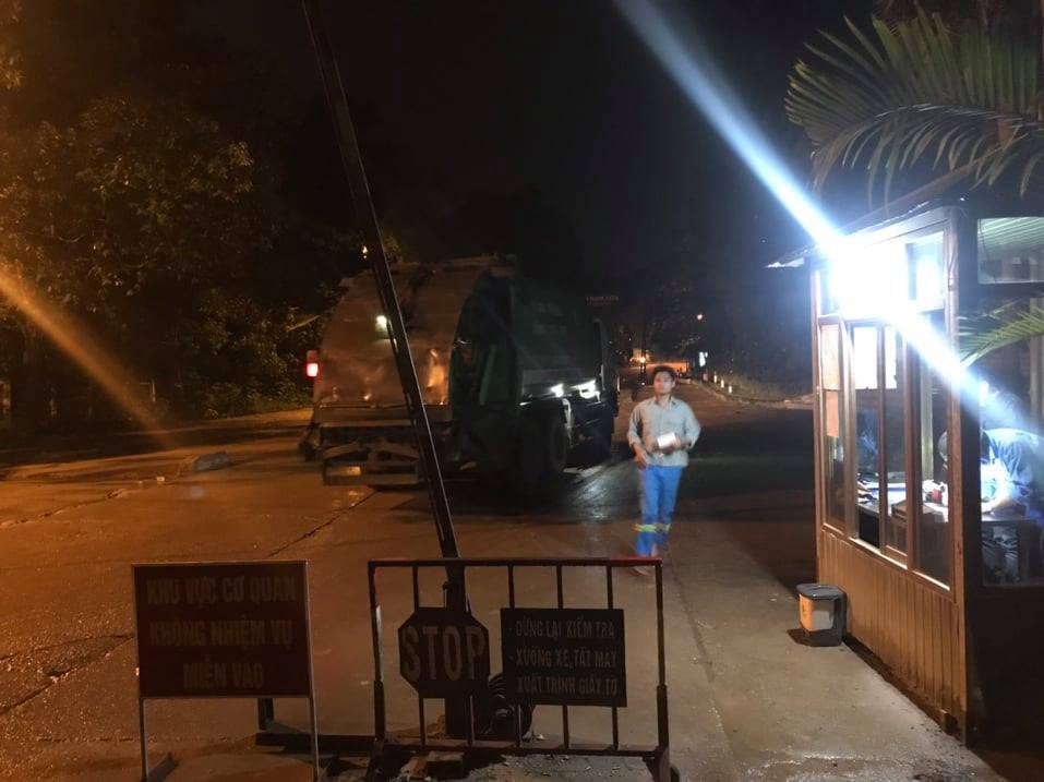 Bãi rác lớn nhất Hà Nội thông xe trở lại sau 3 ngày bị chặn ảnh 1