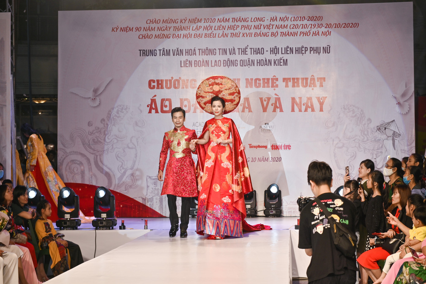  Tái hiện sự thay đổi của chiếc áo dài truyền thống Việt Nam qua từng thời kỳ ảnh 8