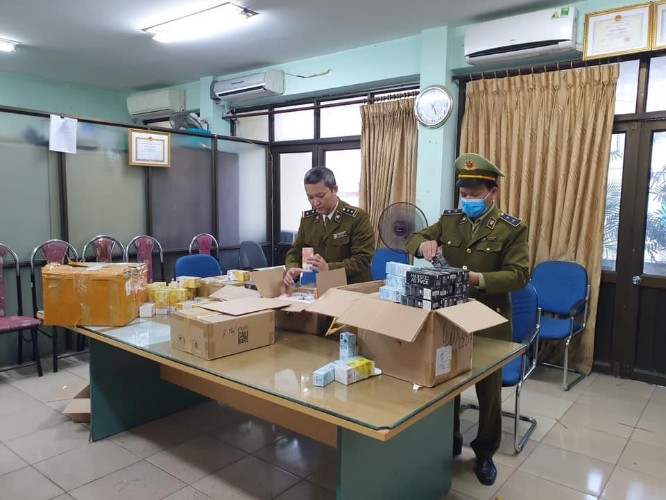 Hà Nội: Bắt giữ kho thuốc lá điện tử trị giá gần 1 tỷ đồng bán online ảnh 1