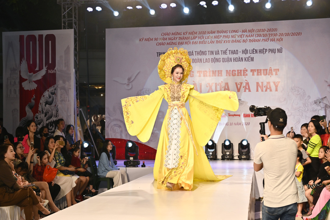  Tái hiện sự thay đổi của chiếc áo dài truyền thống Việt Nam qua từng thời kỳ ảnh 6