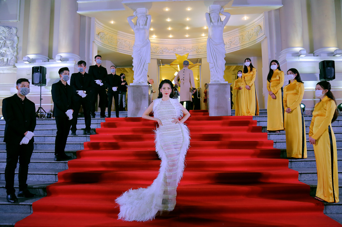  Chi Pu, Lãnh Thanh lần đầu chạm cúp “Ngôi Sao Xanh“ ảnh 6