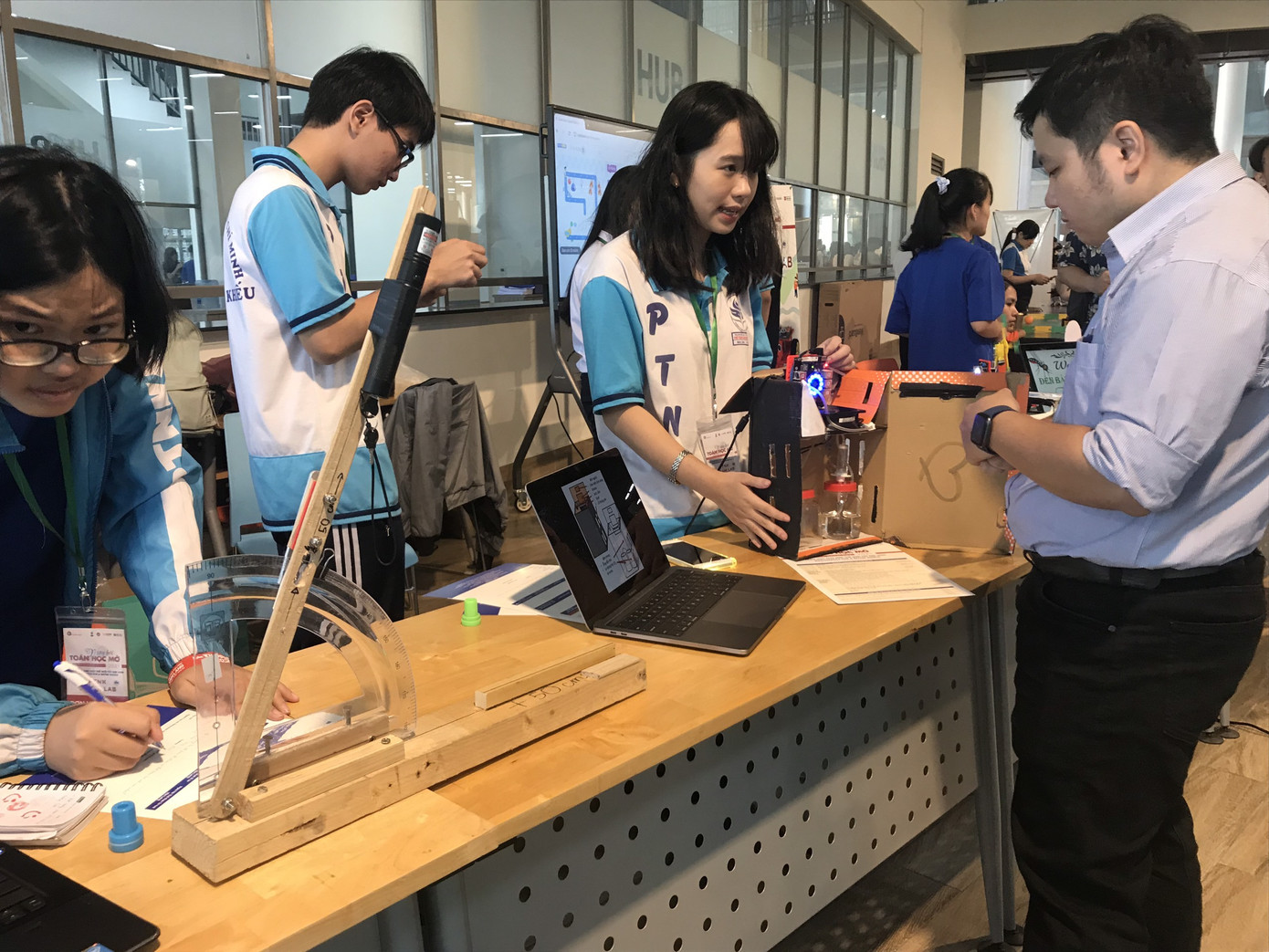 “Ngày hội Toán học mở 2021” thu hút gần 3000 sinh viên, học sinh ảnh 3