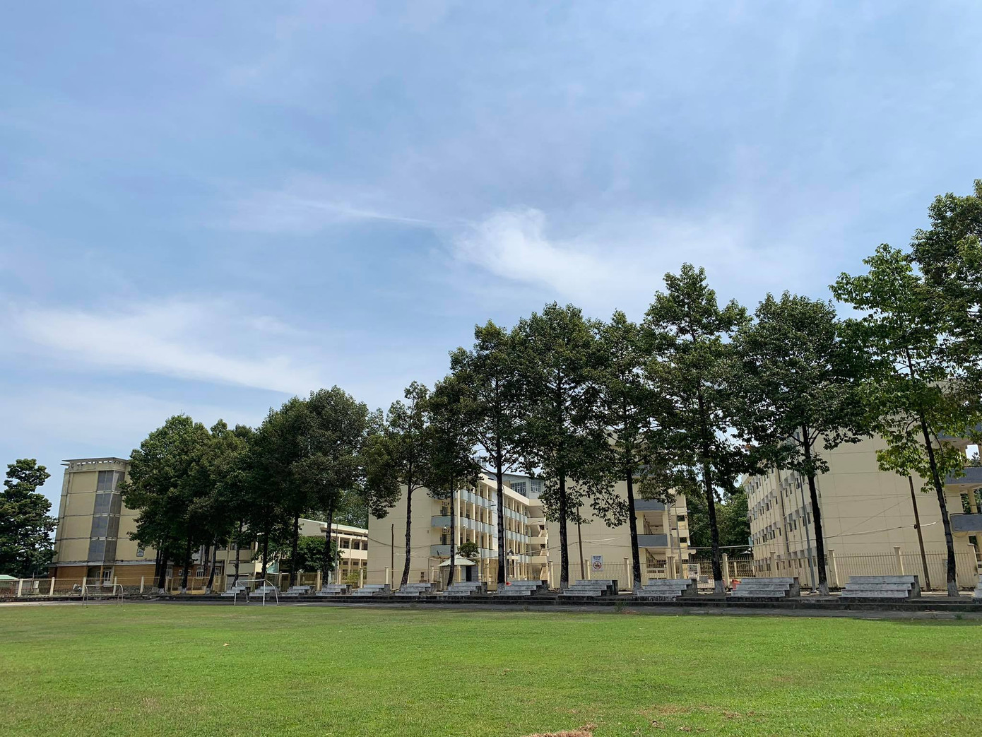 Trường ĐH Đồng Nai xác định một trường hợp F2, cho sinh viên nghỉ Tết từ ngày mai ảnh 1