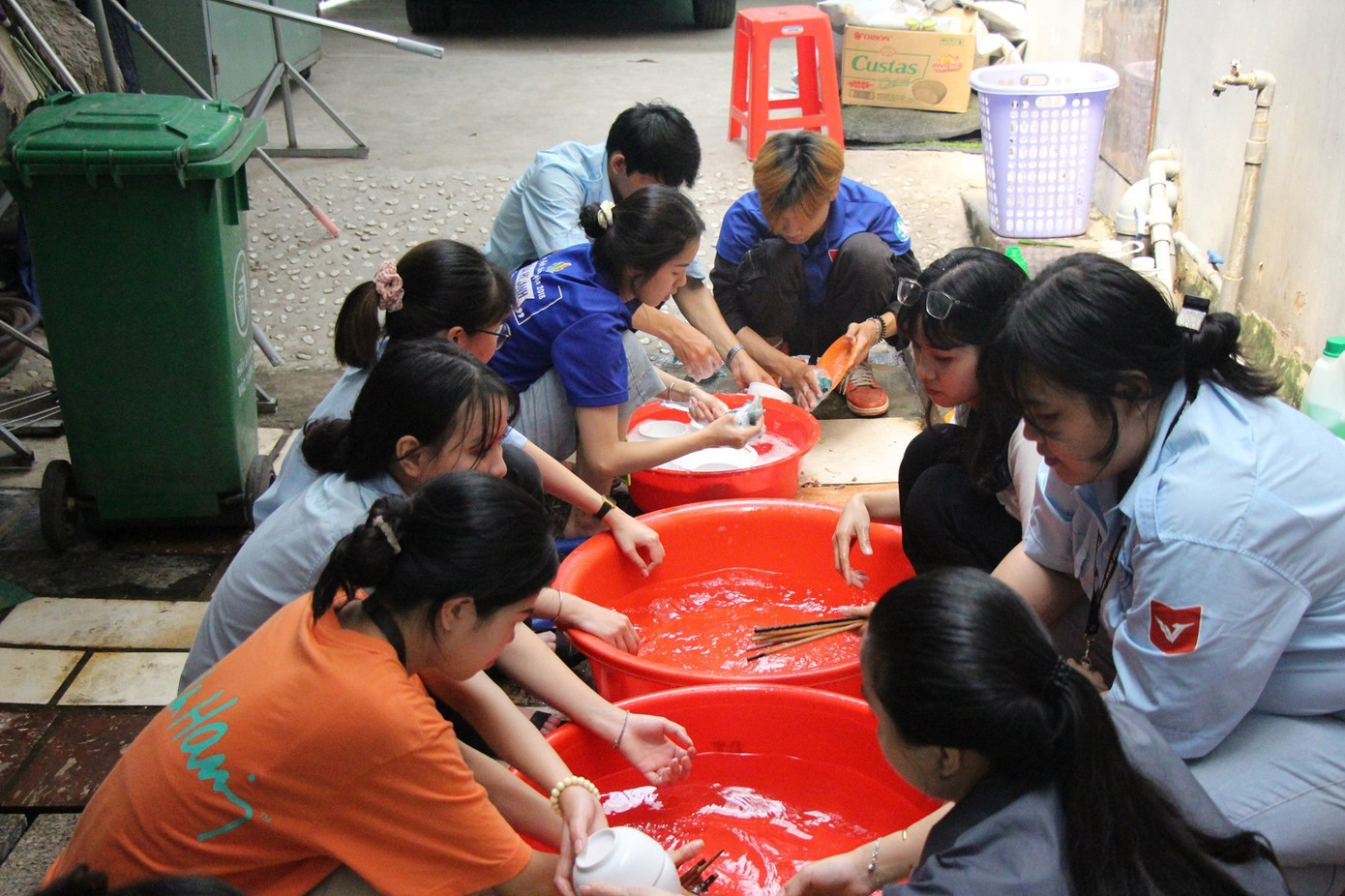 Mùa Xuân của sinh viên cho những mảnh đời, buôn làng ảnh 1