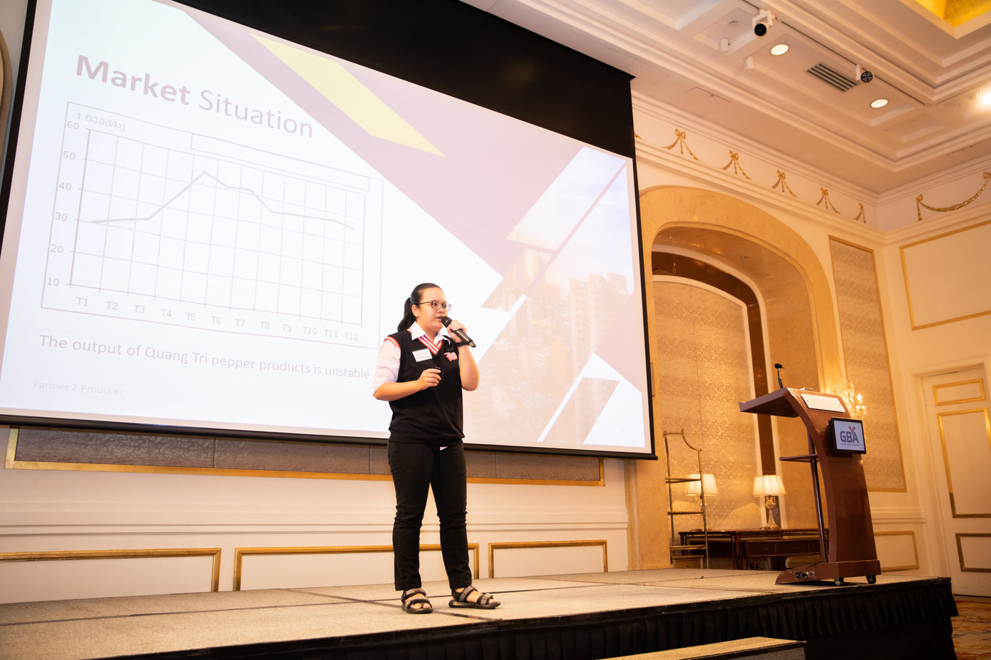 Đồng cảm với người trồng tiêu, sinh viên VKU làm hẳn sàn giao dịch thương mại trực tuyến ảnh 1