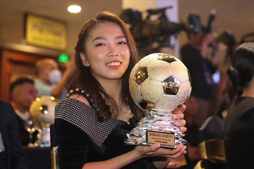 Một năm “đáng quên” nhưng đáng nhớ của nữ cầu thủ sinh viên Huỳnh Như ảnh 1