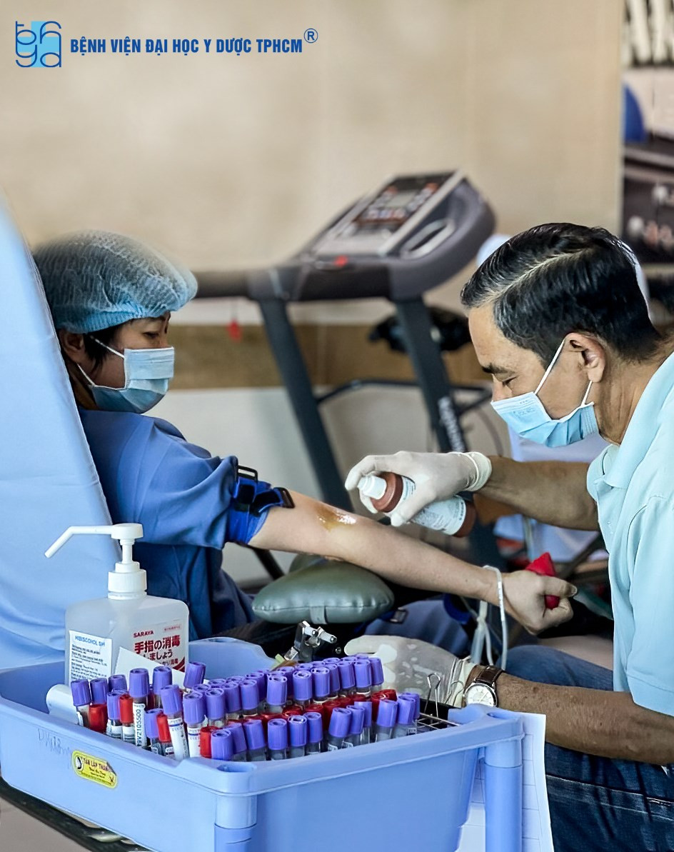 Rung động những bức ảnh y bác sĩ bệnh viện mùa COVID-19 tự chụp cho nhau ảnh 4