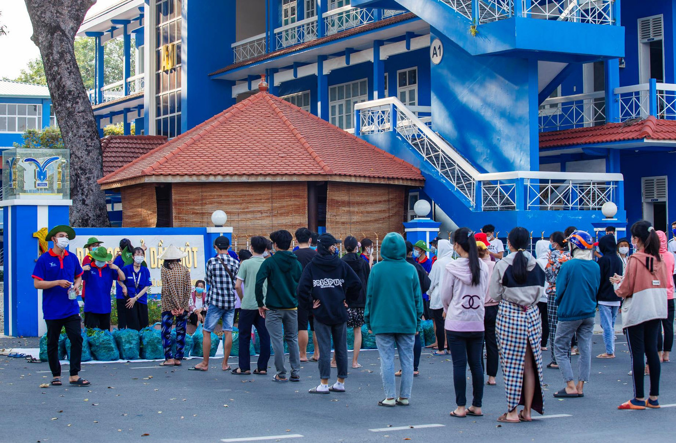 Gỡ bỏ phong tỏa khu vực trường ĐH Thủ Dầu Một ảnh 1