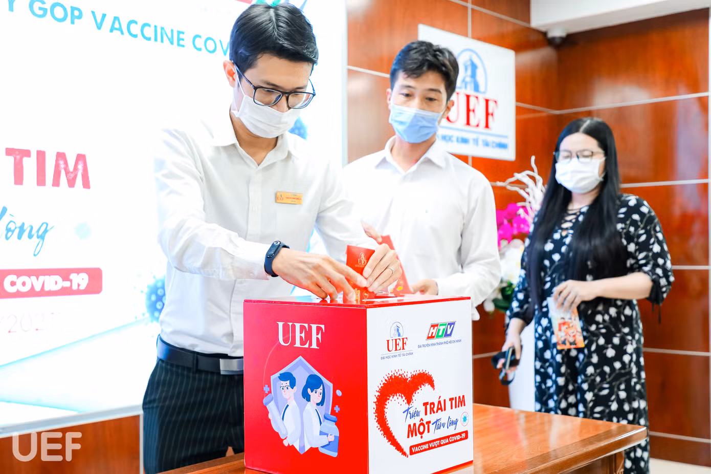 Sinh viên, giảng viên UEF chung tay quyên góp vaccine đẩy lùi COVID-19 ảnh 1