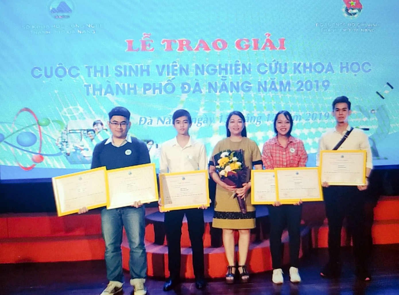 Nữ sinh viên duy nhất của lớp và bảng vàng thành tích nghiên cứu khoa học đáng nể ảnh 2