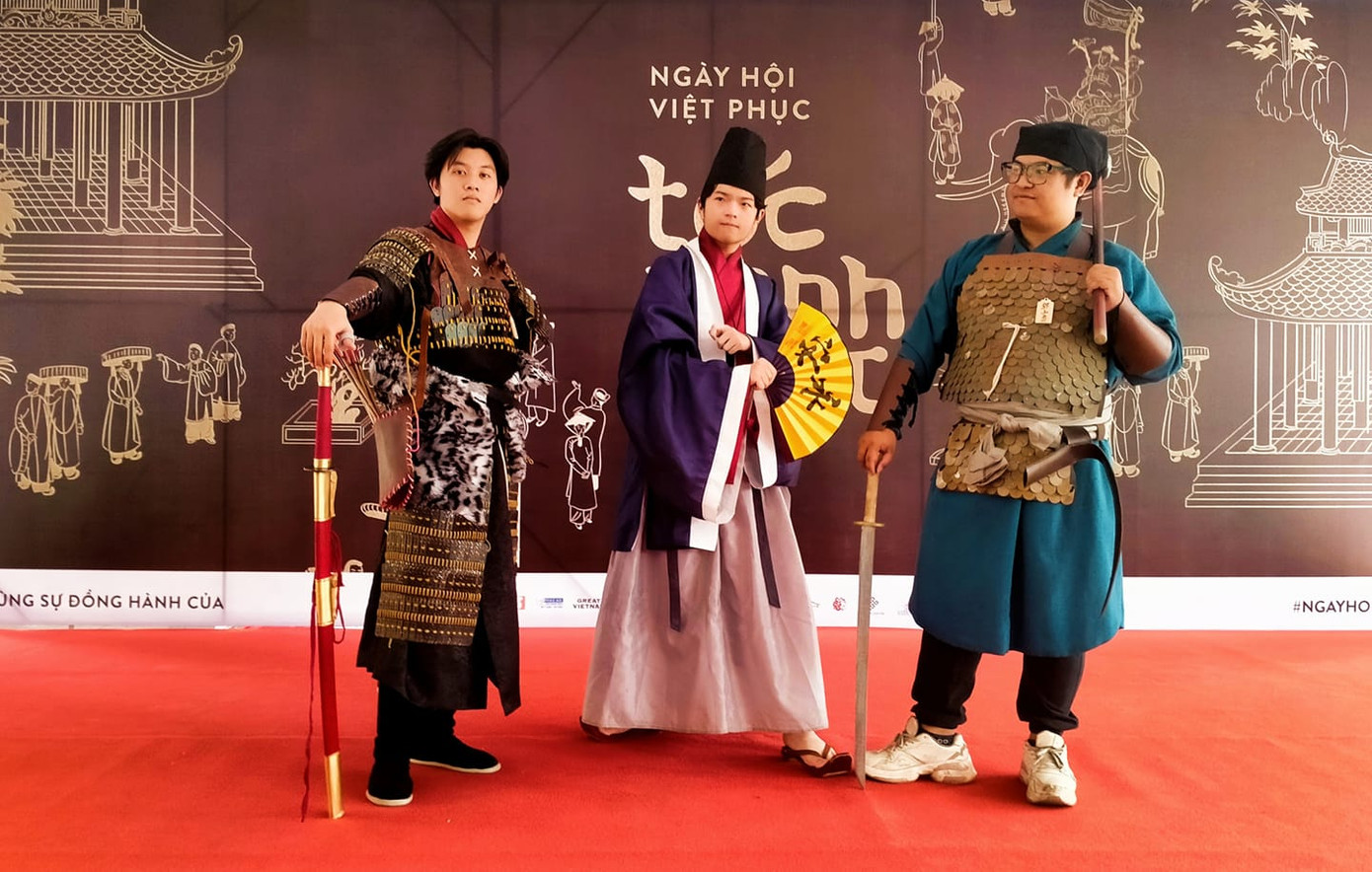 Người trẻ “ngỡ ngàng” với cổ phục Việt ảnh 3