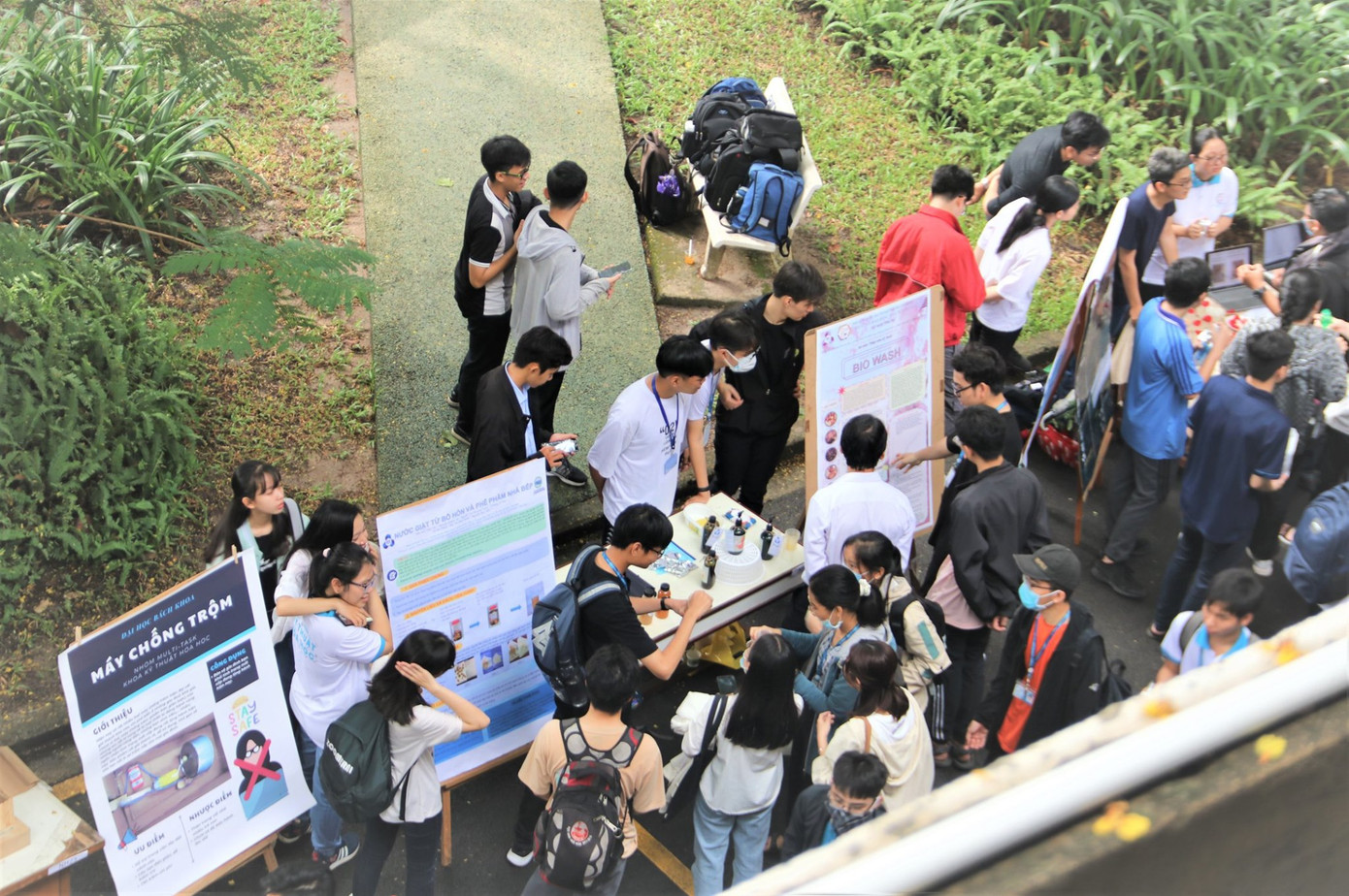 Xem sinh viên năm nhất sáng tạo tại Ngày hội Kỹ thuật trường ĐH Bách khoa (ĐHQG TP. HCM) ảnh 2