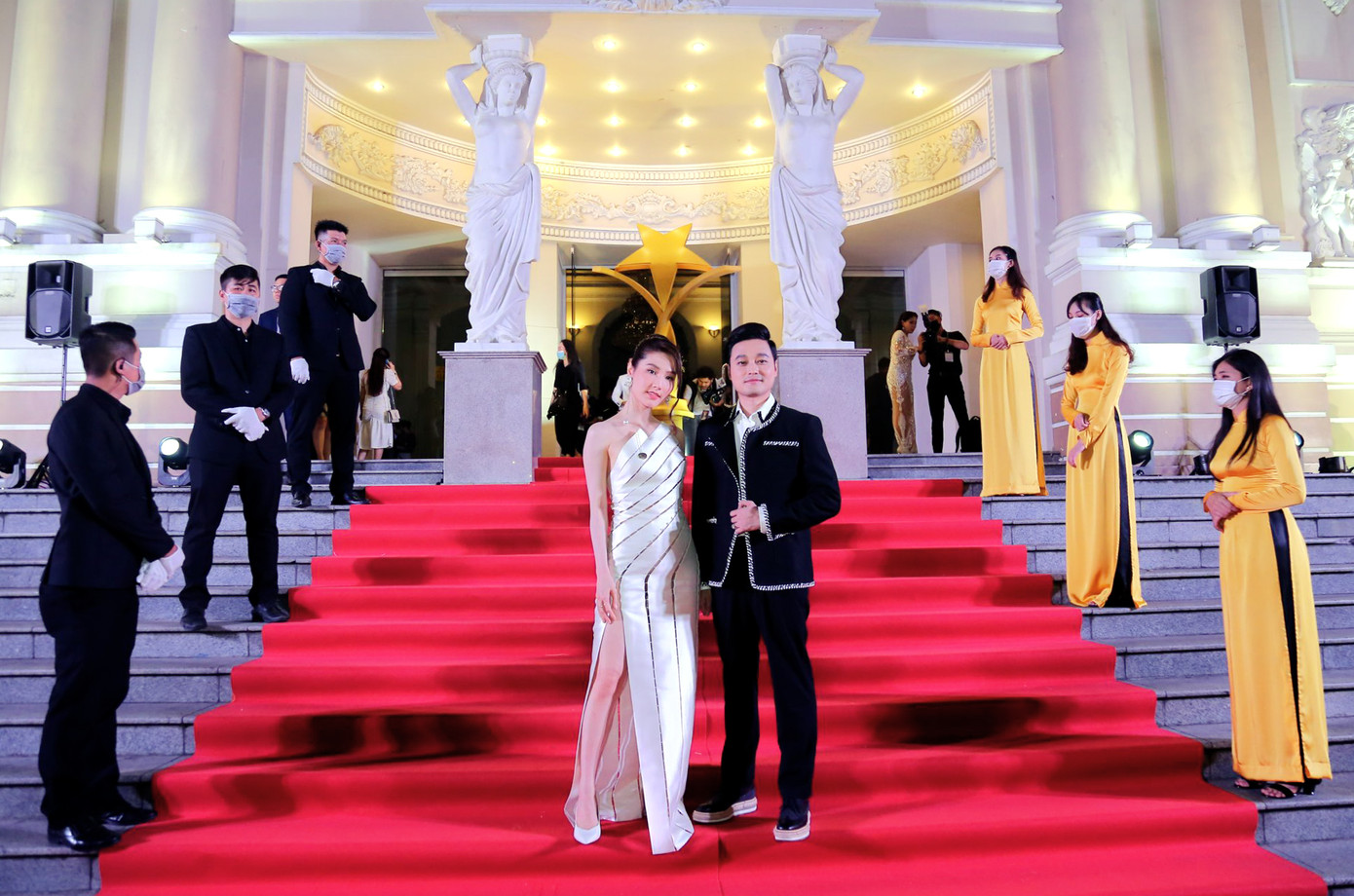  Chi Pu, Lãnh Thanh lần đầu chạm cúp “Ngôi Sao Xanh“ ảnh 7