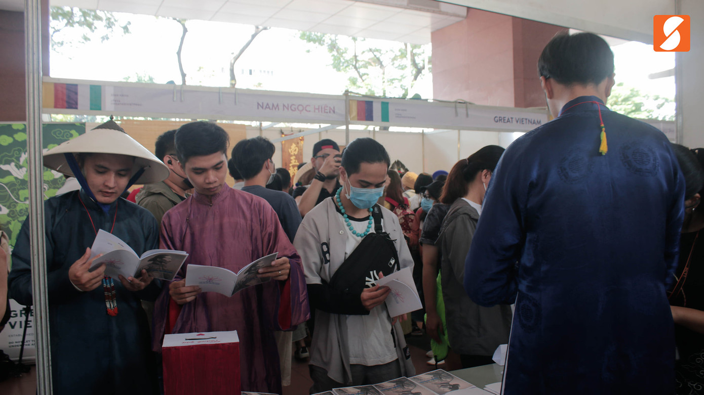 Người trẻ “ngỡ ngàng” với cổ phục Việt ảnh 11