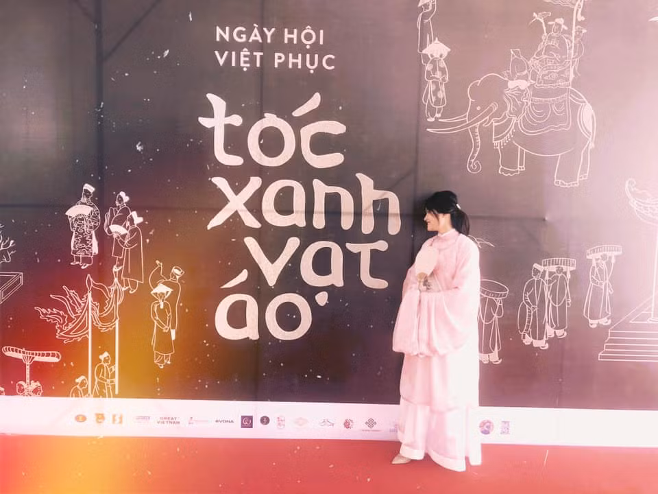 Người trẻ “ngỡ ngàng” với cổ phục Việt ảnh 9