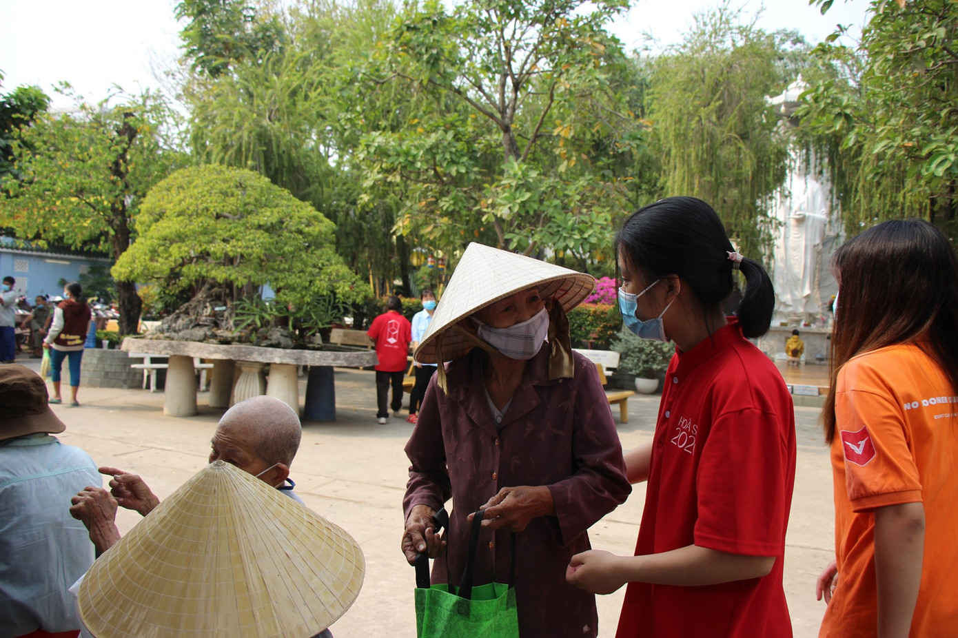 Mùa Xuân của sinh viên cho những mảnh đời, buôn làng ảnh 2