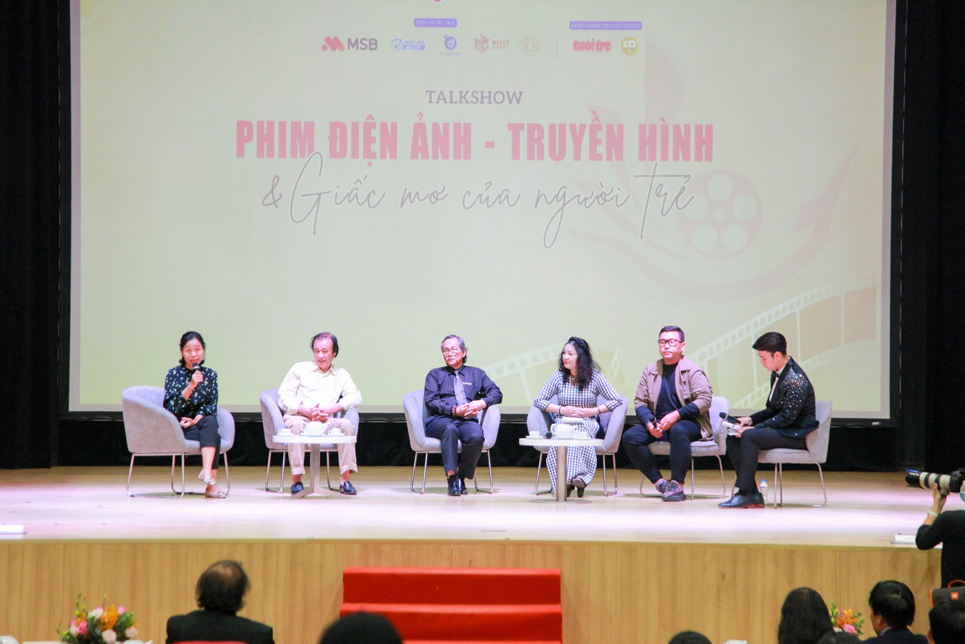 Người trẻ làm phim phải bay cao như đại bàng, đừng lượn như se sẻ ảnh 1