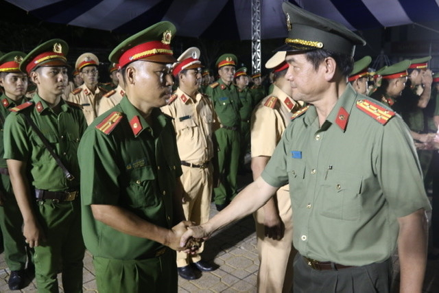 Tân Giám đốc Công an TPHCM chủ trì lễ ra quân trấn áp tội phạm ảnh 2