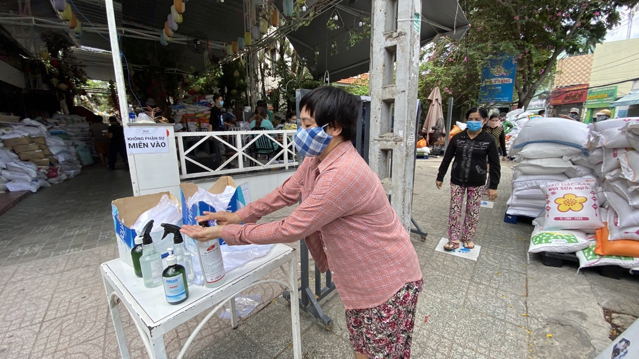 Lãnh đạo TPHCM yêu cầu 'đi từng ngõ gõ từng nhà' xác minh người từ Đà Nẵng vào ảnh 2