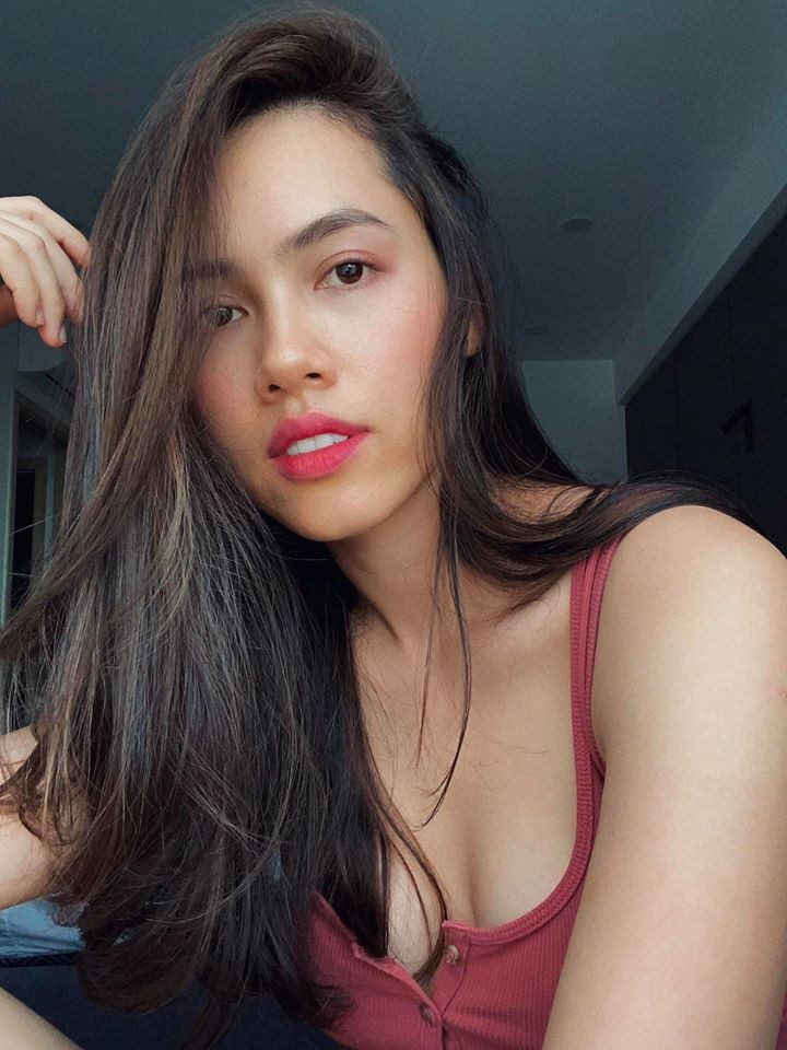 Hoa hậu Mỹ Linh, Á hậu Thuý An diện váy xẻ táo bạo khoe vẻ quyến rũ khi làm giám khảo ảnh 9