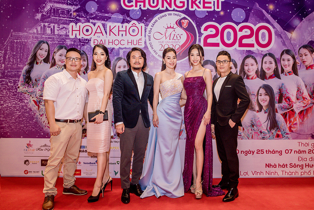 Hoa hậu Mỹ Linh, Á hậu Thuý An diện váy xẻ táo bạo khoe vẻ quyến rũ khi làm giám khảo ảnh 6