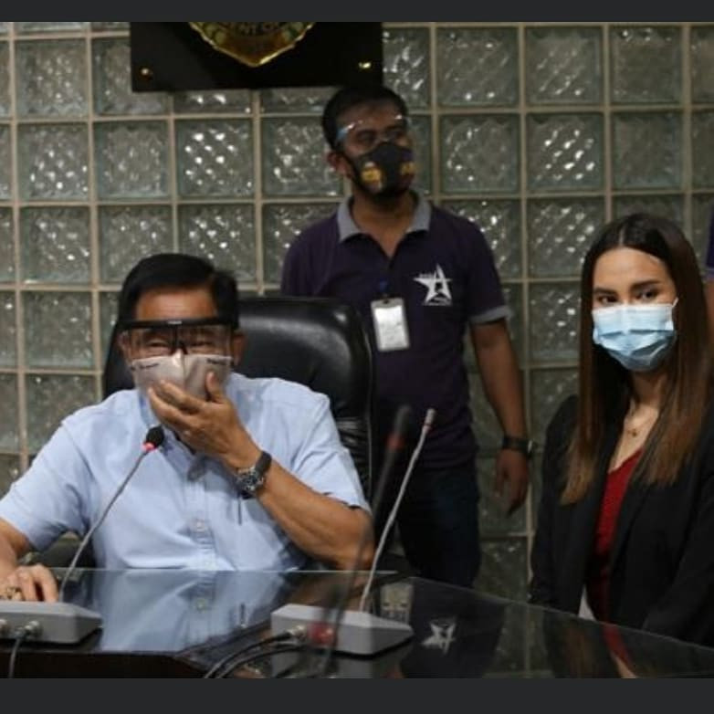 Hoa hậu Hoàn vũ Catriona Gray đâm đơn kiện vì bị tung ảnh nude giả mạo ảnh 2