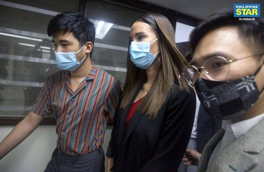 Hoa hậu Hoàn vũ Catriona Gray đâm đơn kiện vì bị tung ảnh nude giả mạo ảnh 1