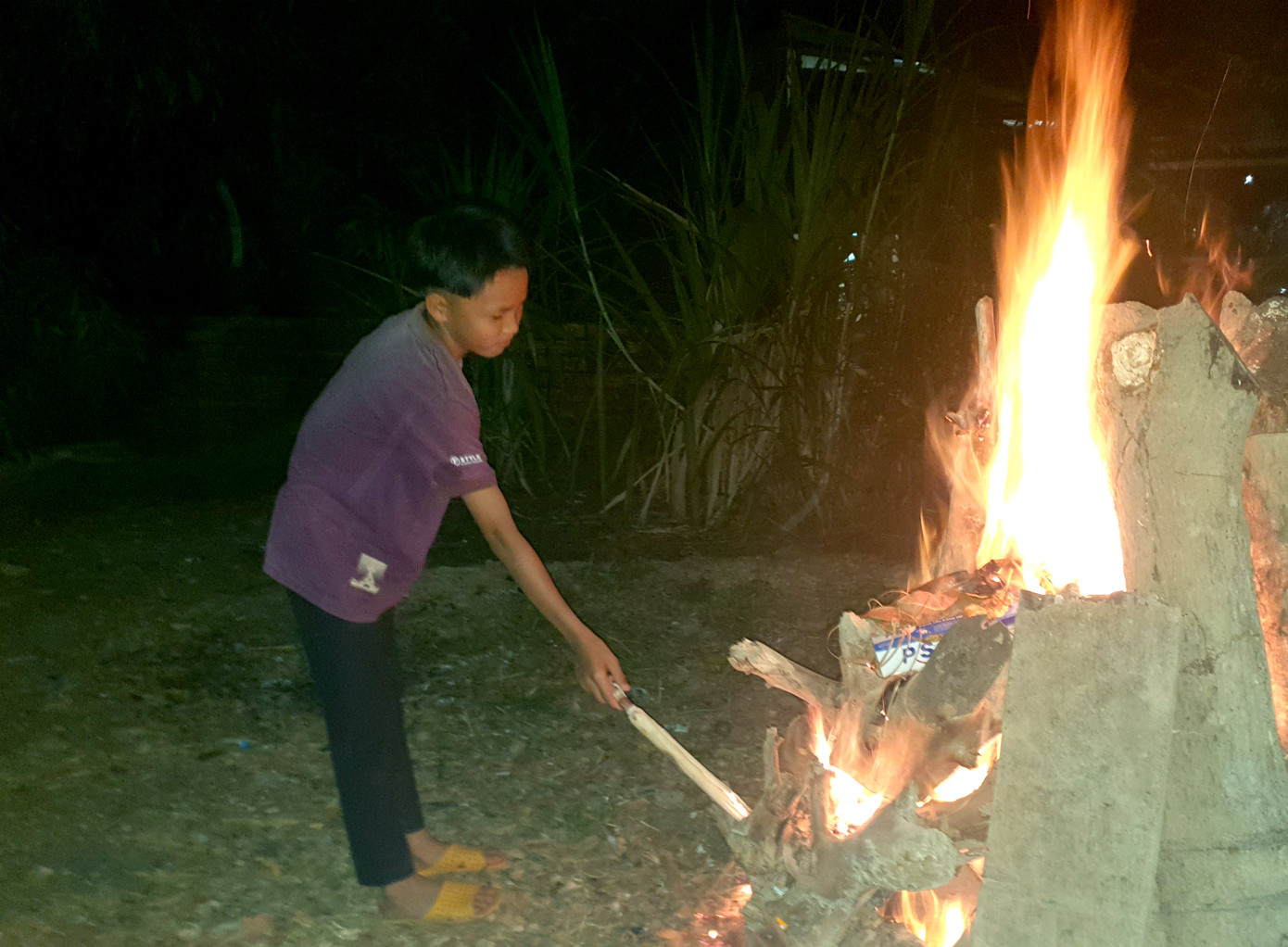 Vùng biên rực sáng pháo hoa 'củi' đêm giao thừa ảnh 3