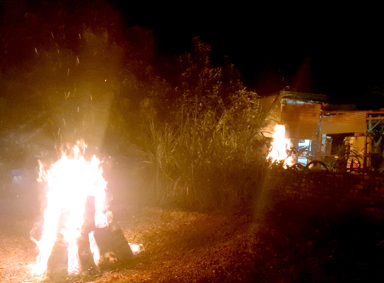 Vùng biên rực sáng pháo hoa 'củi' đêm giao thừa ảnh 5