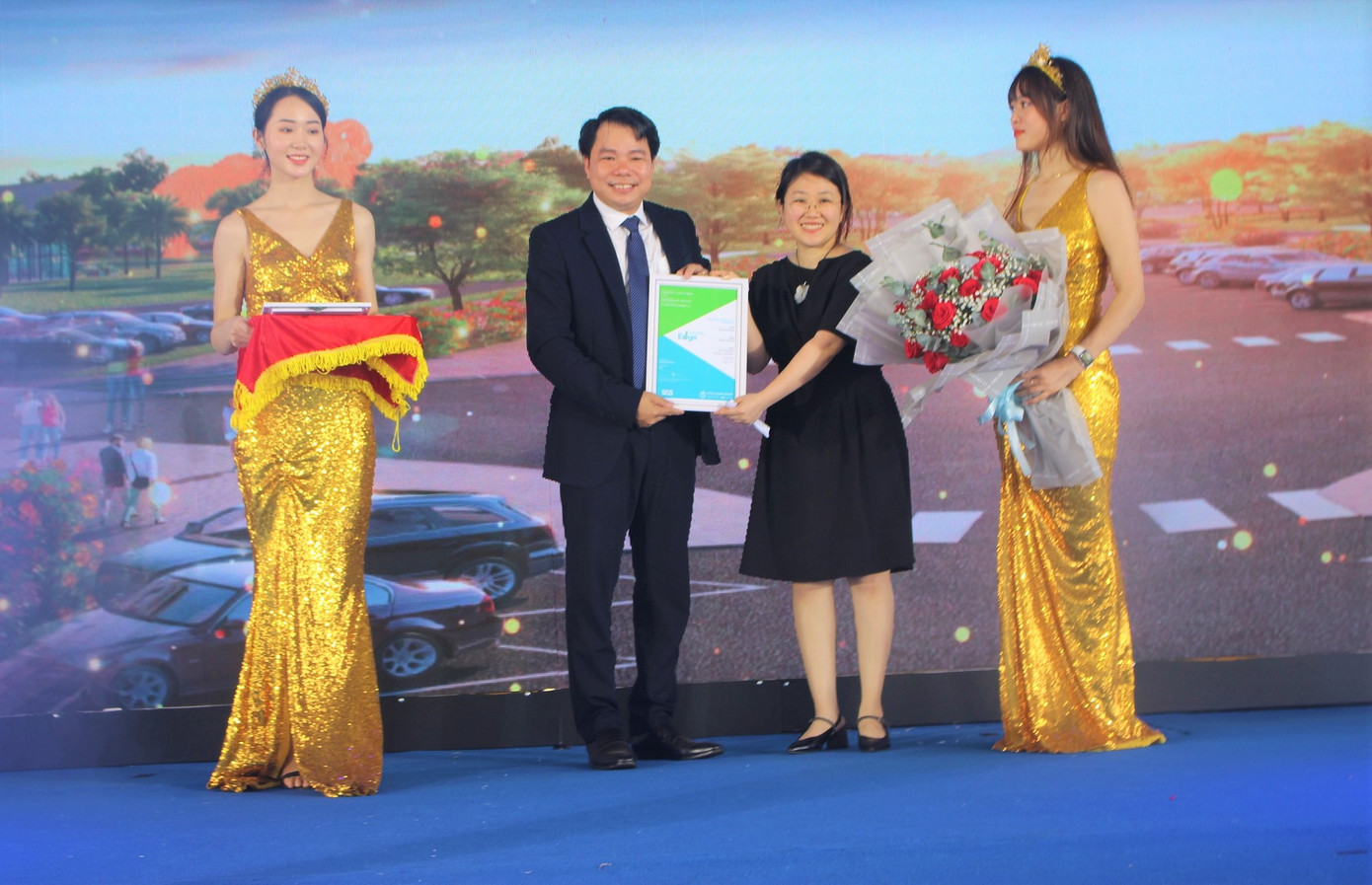 Đắk Lắk: Nghìn người đến xem khu nhà thân thiện với môi trường ảnh 2