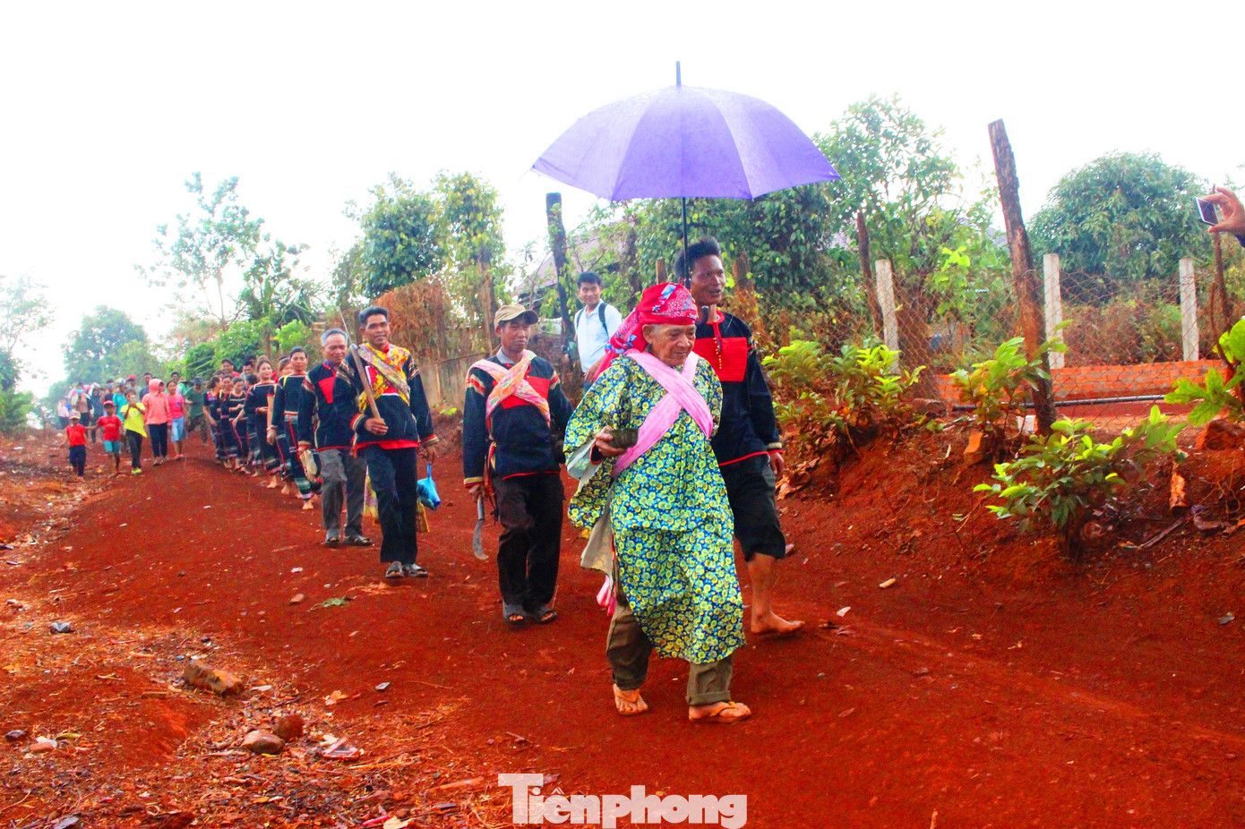 Làm lễ cầu mưa, mây đen kéo đến, trút nước ầm ầm ảnh 2