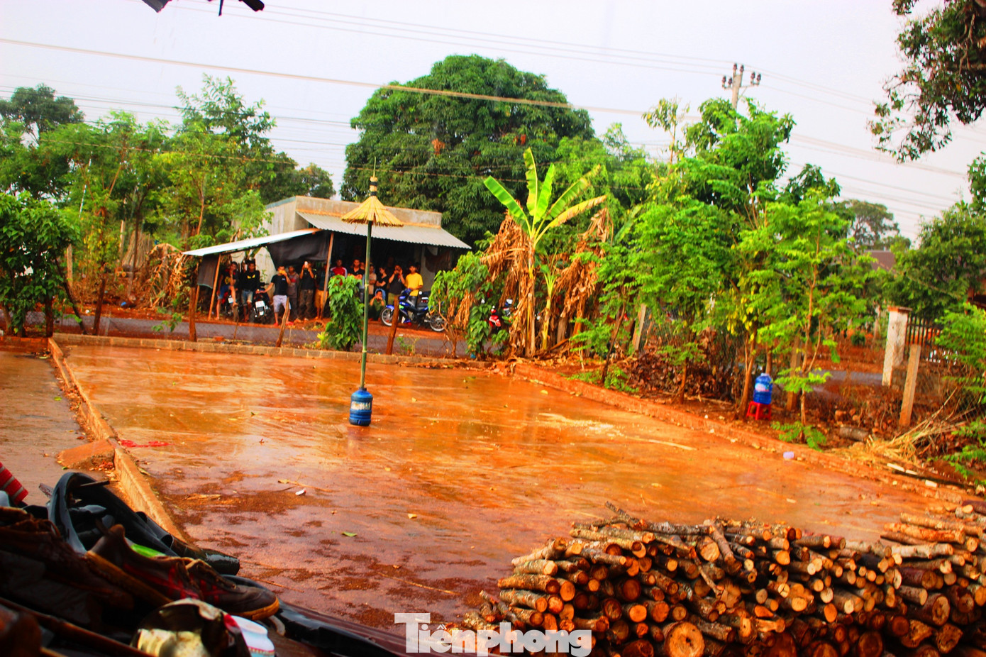 Làm lễ cầu mưa, mây đen kéo đến, trút nước ầm ầm ảnh 7