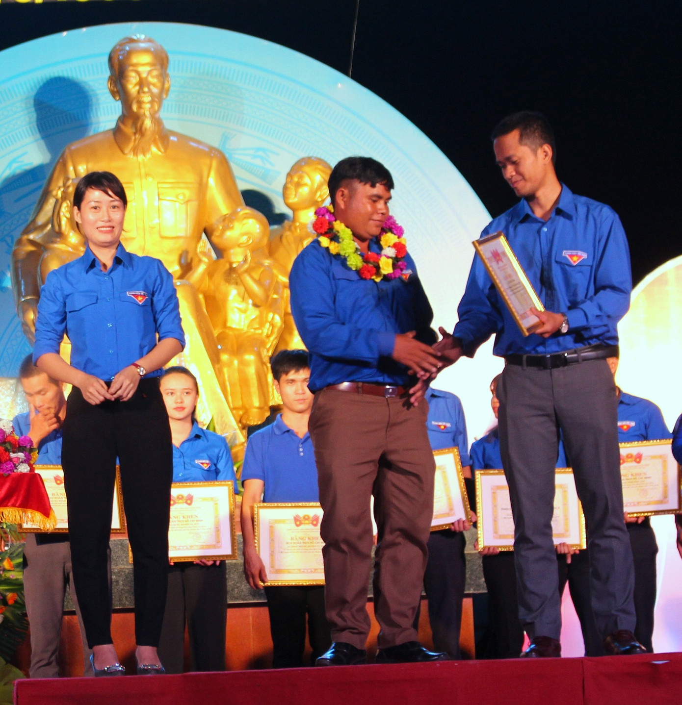 Đắk Lắk: Tuyên dương Thanh niên tiên tiến điển hình làm theo lời Bác ảnh 2