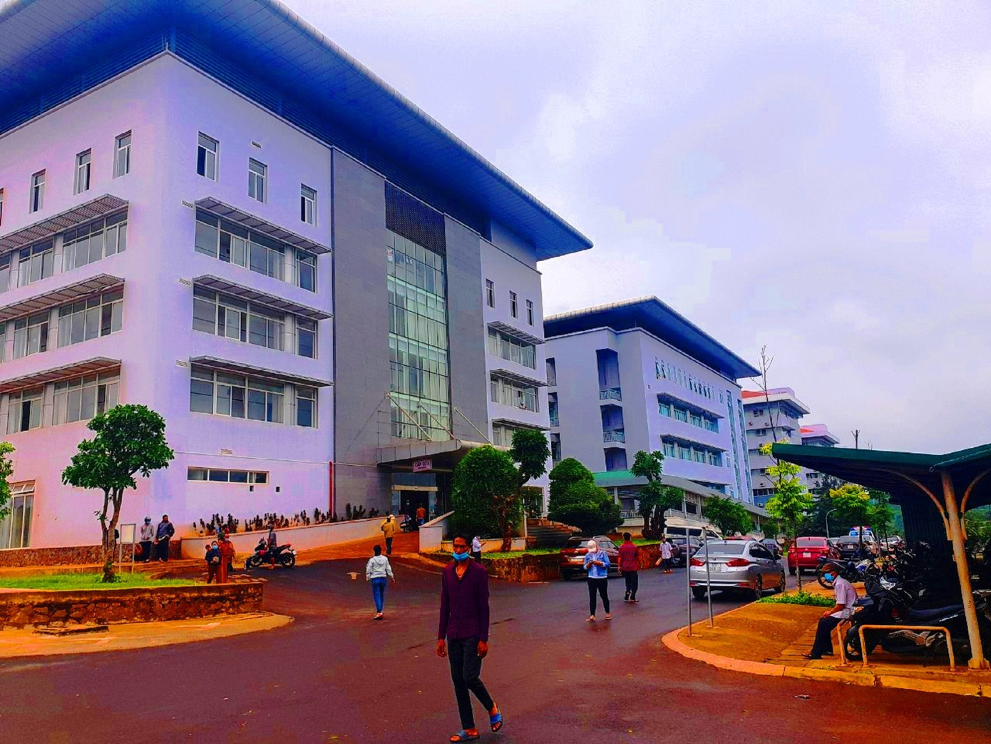 Kết quả xét nghiệm người nhà, tài xế Grab chở nữ sinh Đắk Lắk mắc COVID-19 ảnh 1