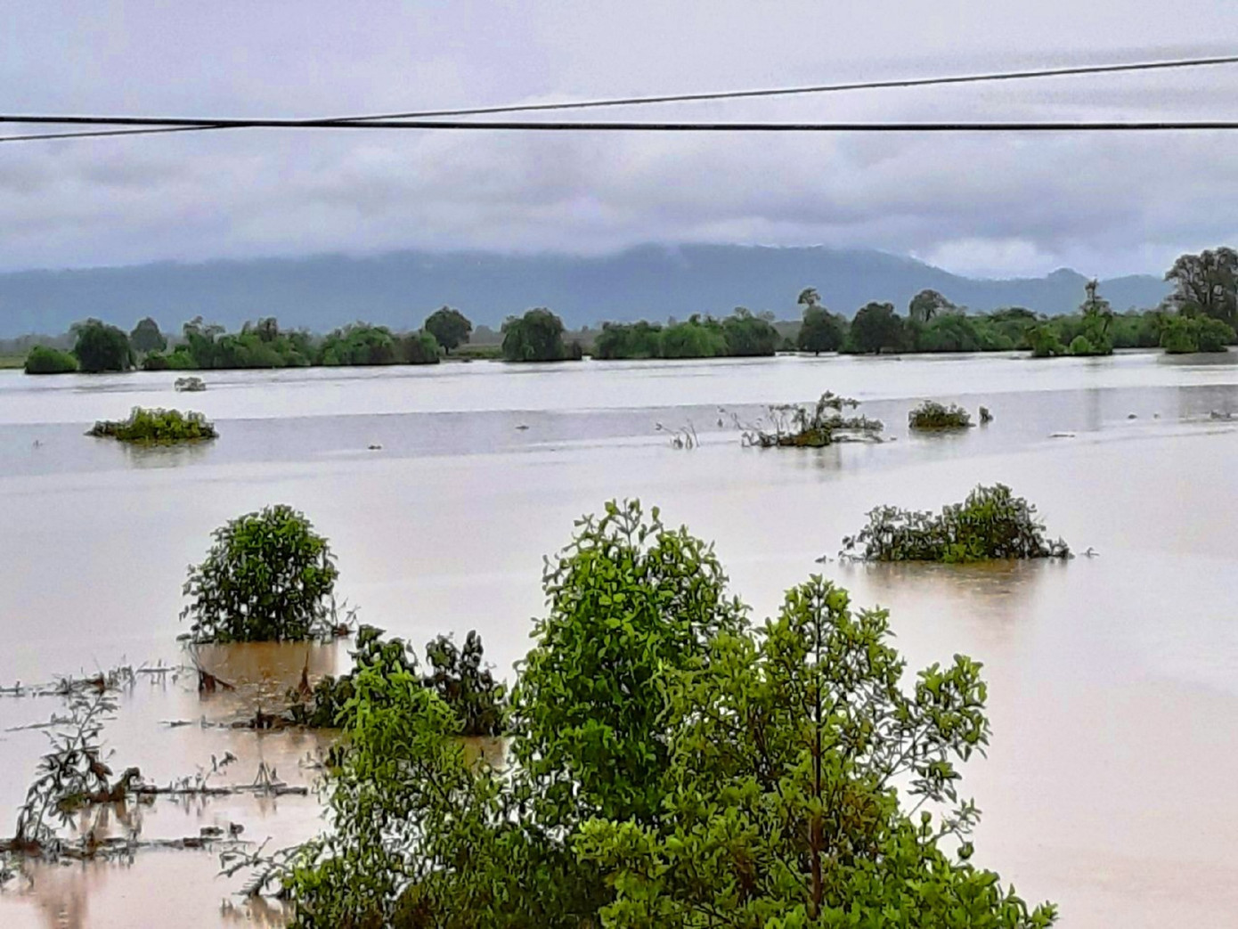 Vùng biên Đắk Lắk ngập sâu trong nước sau cơn mưa kéo dài ảnh 2