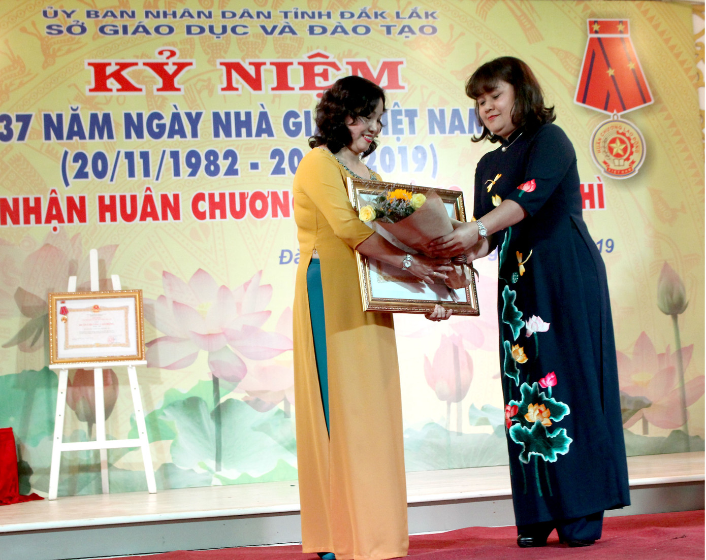 Sở Giáo dục và Đào tạo tỉnh Đắk Lắk đón Huân chương Lao động hạng Nhì ảnh 2