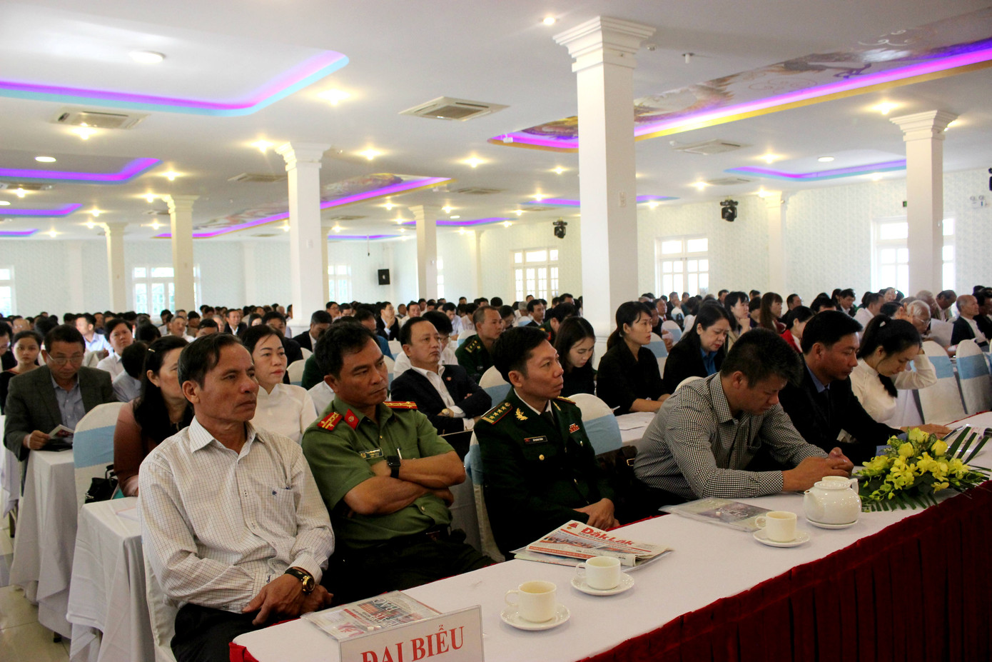 Sở Giáo dục và Đào tạo tỉnh Đắk Lắk đón Huân chương Lao động hạng Nhì ảnh 1