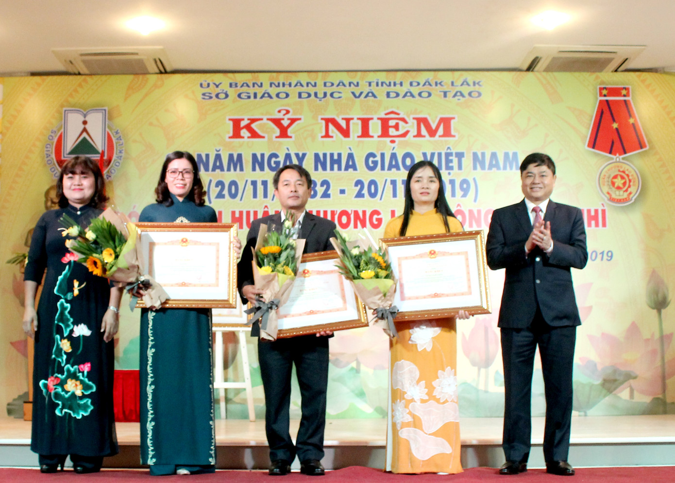 Sở Giáo dục và Đào tạo tỉnh Đắk Lắk đón Huân chương Lao động hạng Nhì ảnh 3