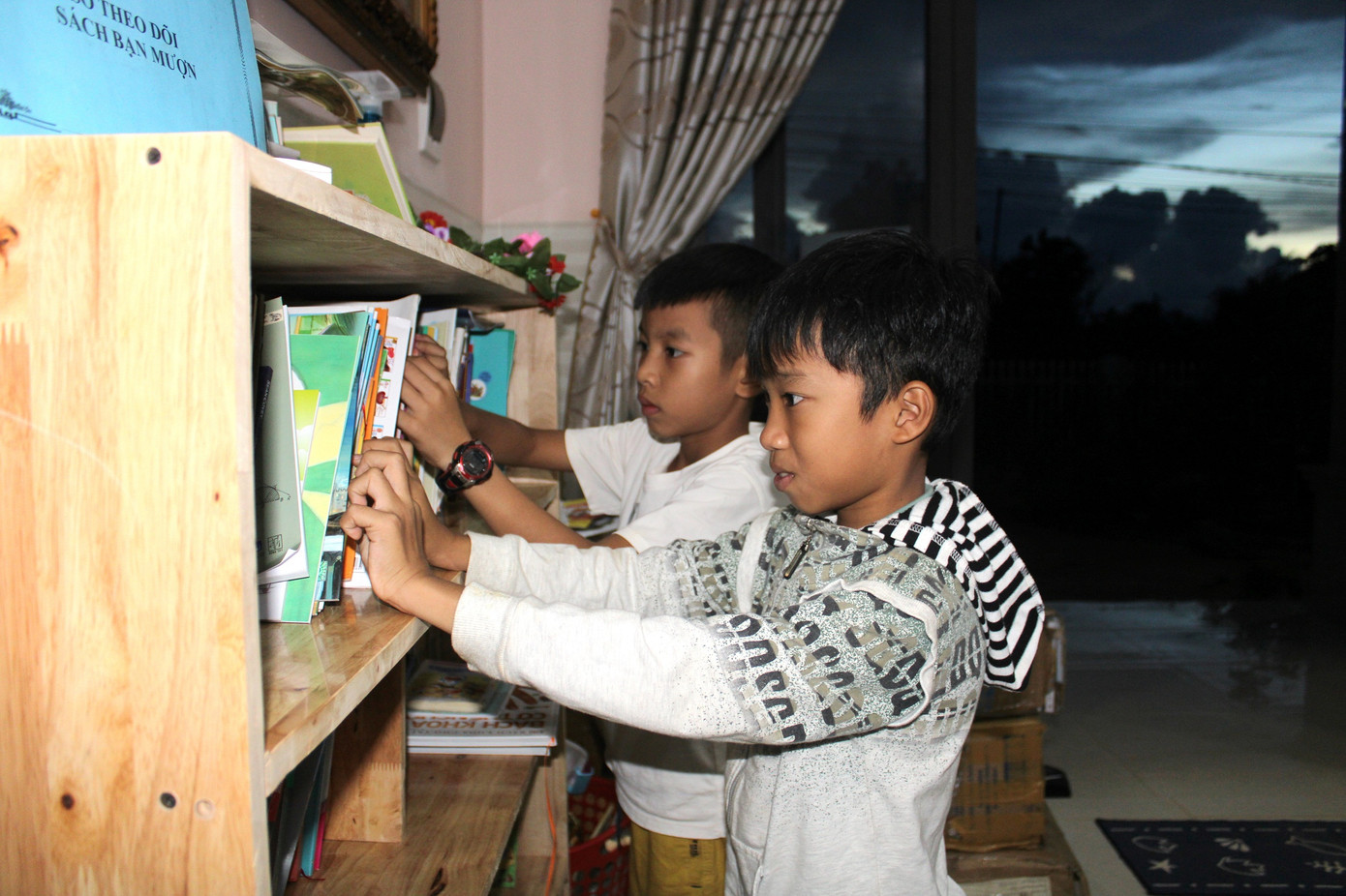 Thầy cô biến nhà riêng thành nơi dạy miễn phí cho trẻ em vùng sâu ảnh 3