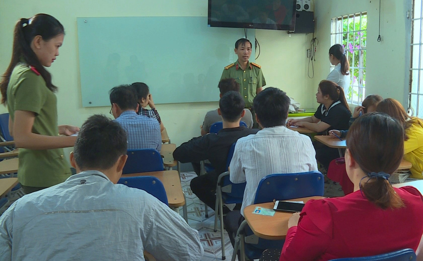 Tổ chức thi chứng chỉ ngoại ngữ 'chui' cho hàng loạt học viên ảnh 1