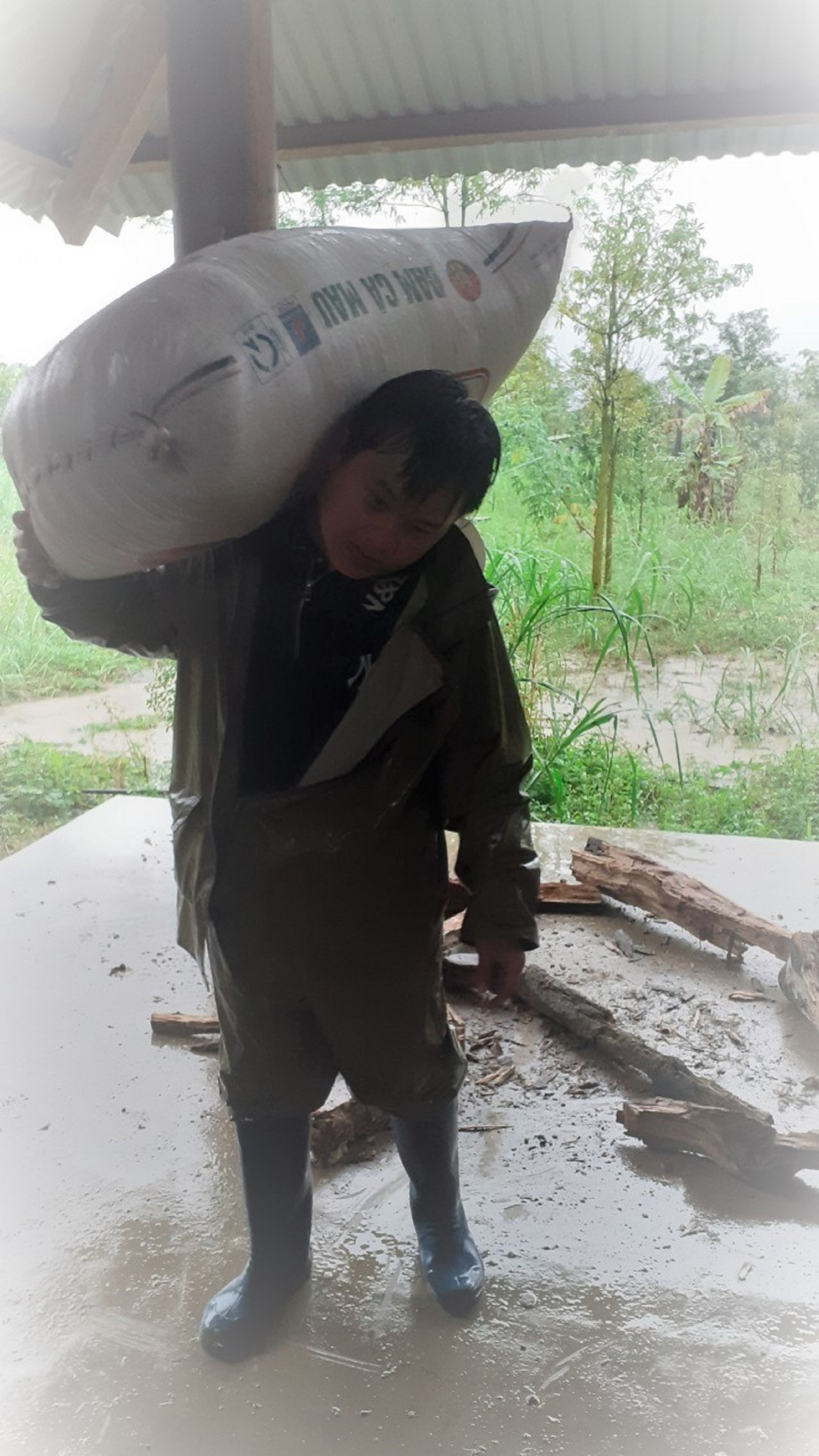 Đắk Lắk: Nhiều điểm sạt lở, nhà cửa sập hoàn toàn sau mưa lớn kéo dài ảnh 3